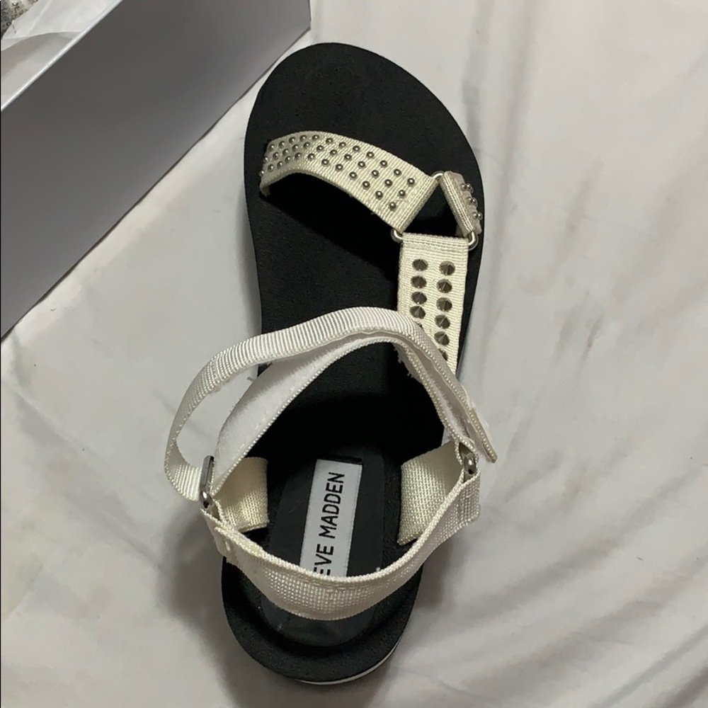 Sandals - Picture 2 of 4